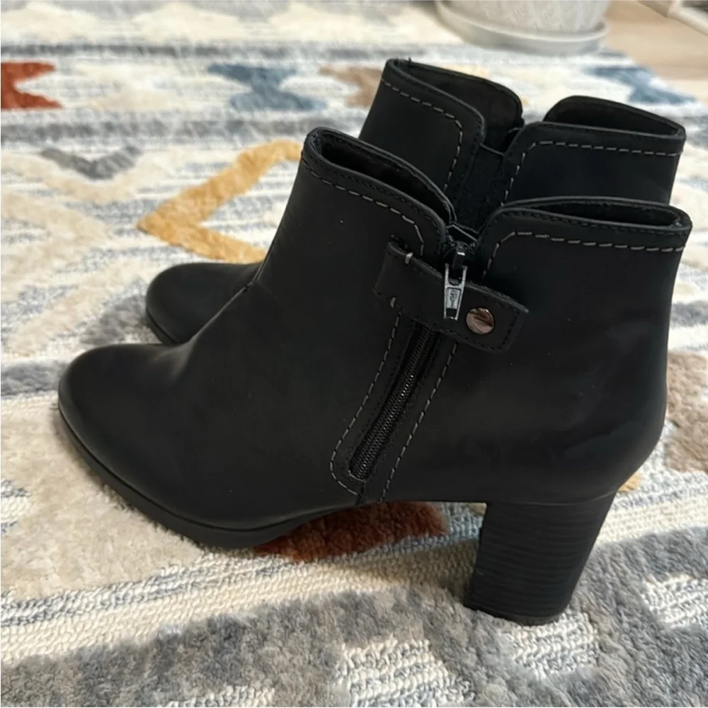 Clarks Bayla Glow Black Leather Ankle Bootie Block Heel